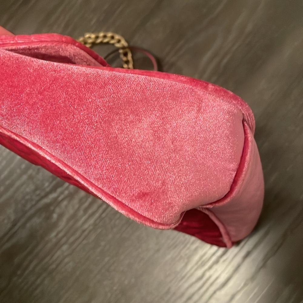 GUCCI
Velvet Matelasse GG Marmont Shoulder Bag Light Raspberry Rose
NWOT - Picture 7 of 17